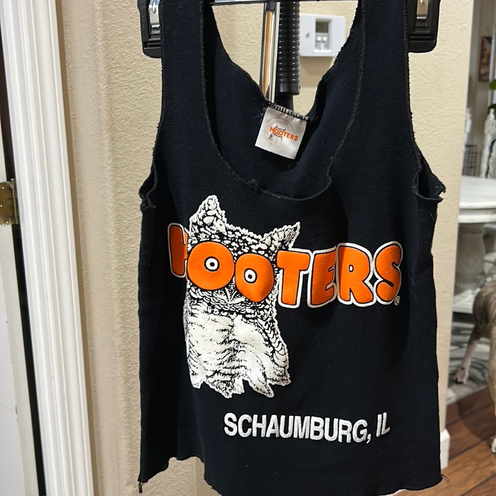 Hooters tank top
